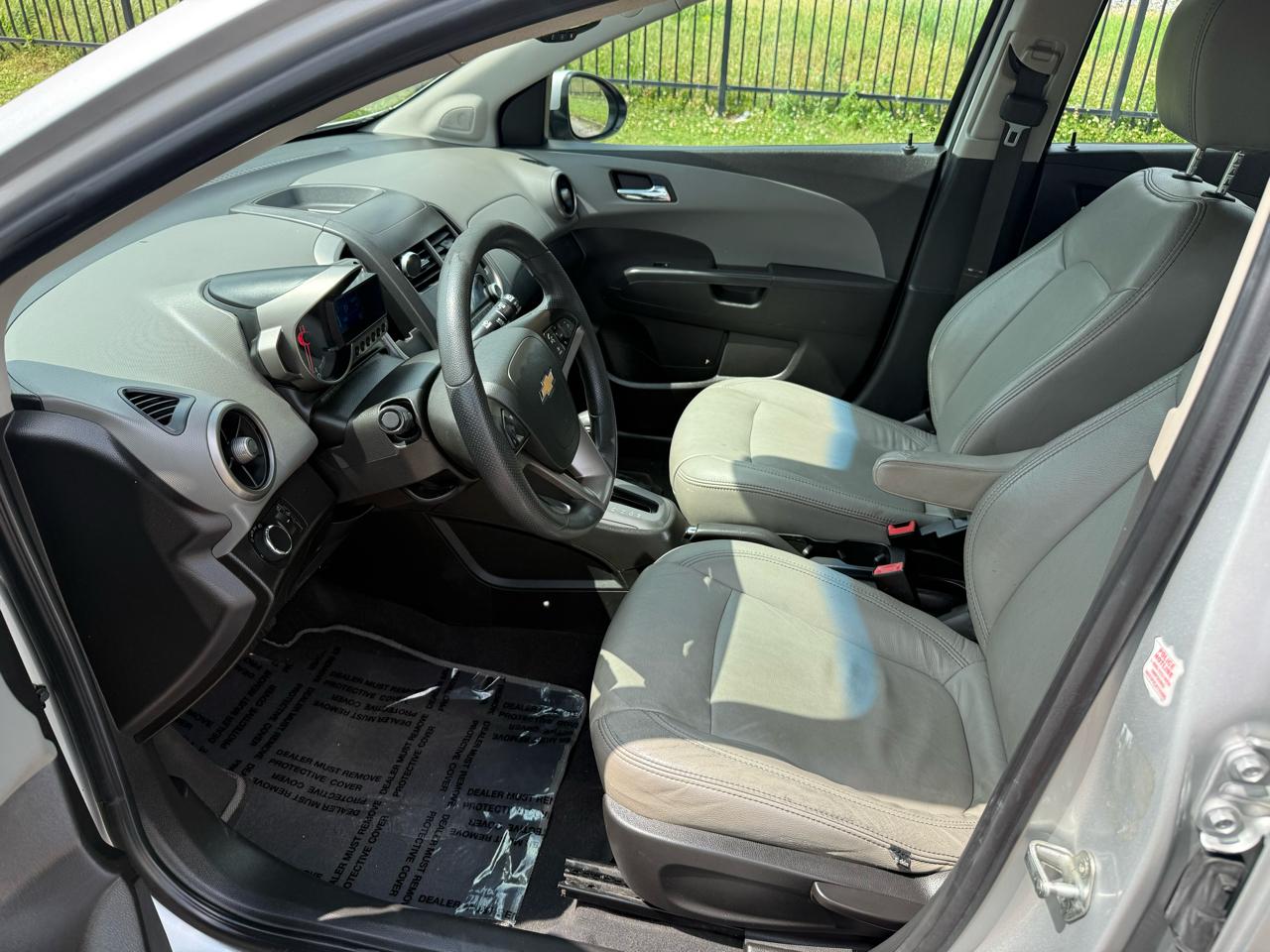 Chevrolet Sonic 2LT 5-Door 2012