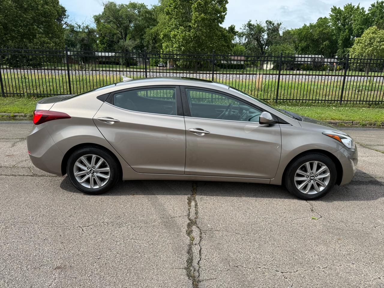 Hyundai Elantra SE 6AT 2015