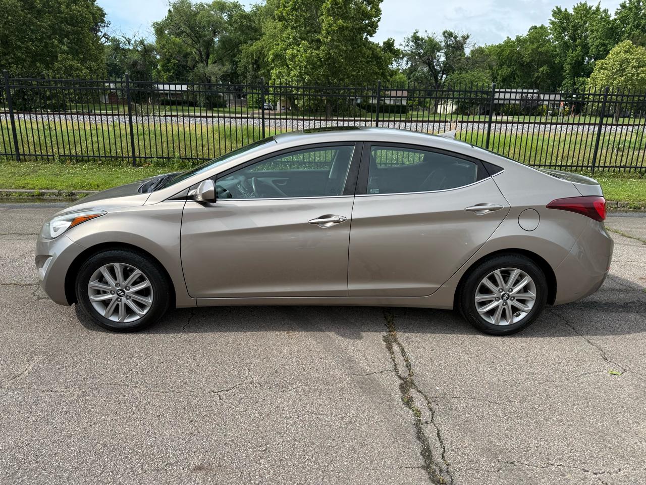 Hyundai Elantra SE 6AT 2015