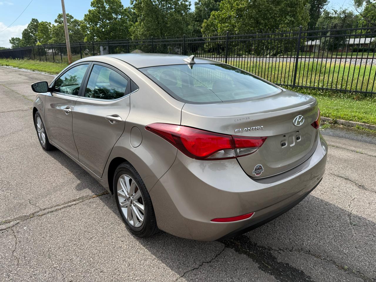 Hyundai Elantra SE 6AT 2015