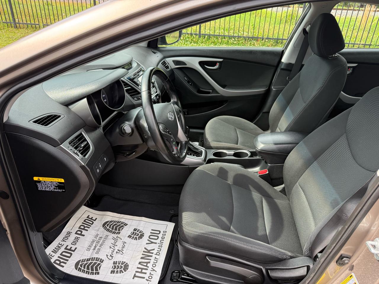 Hyundai Elantra SE 6AT 2015