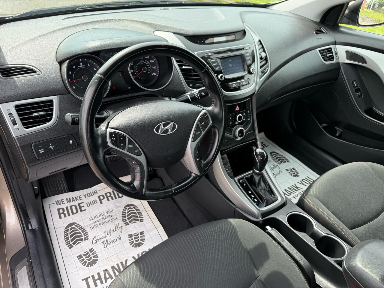 Hyundai Elantra SE 6AT 2015