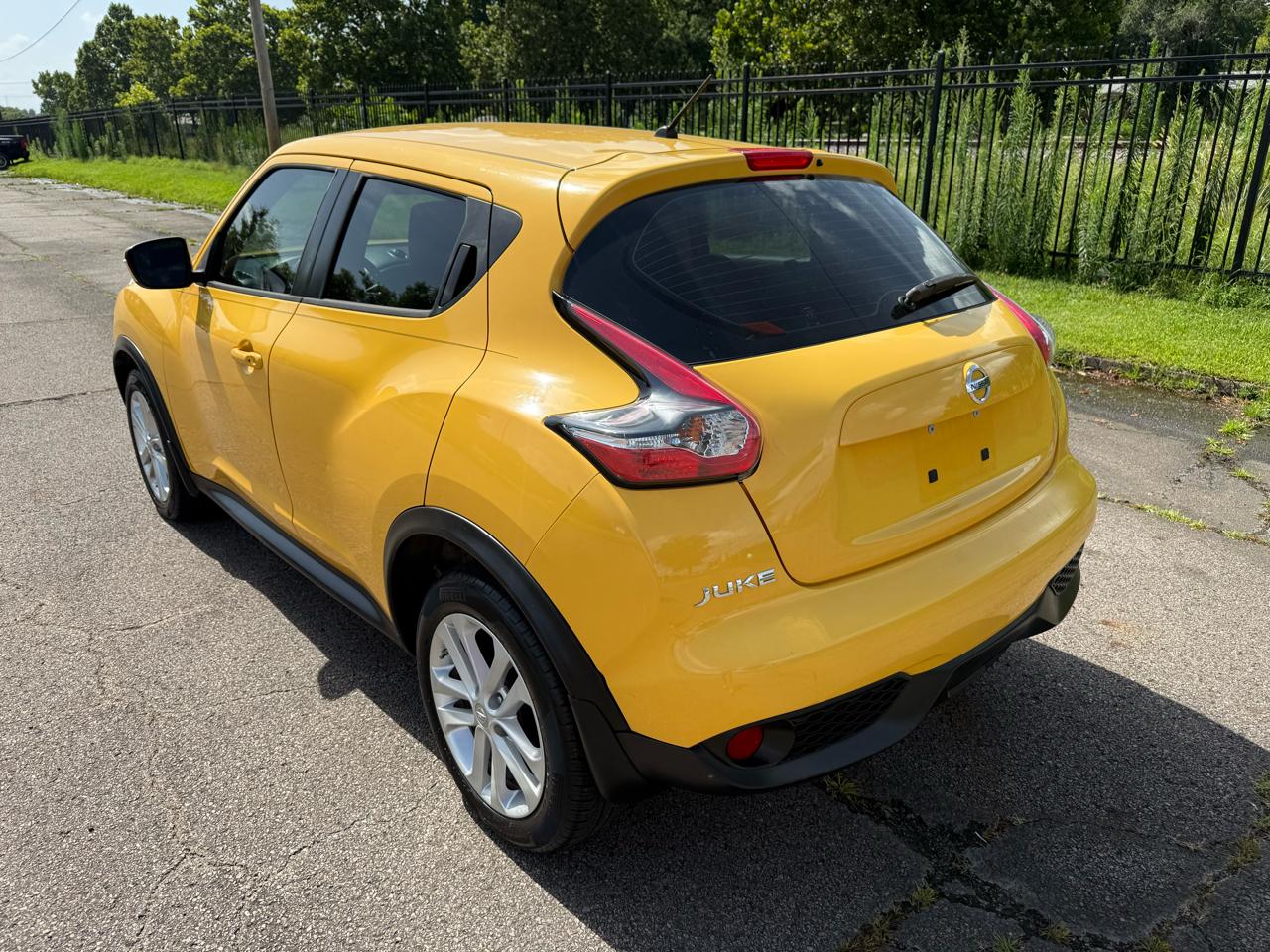 Nissan Juke S FWD 2015