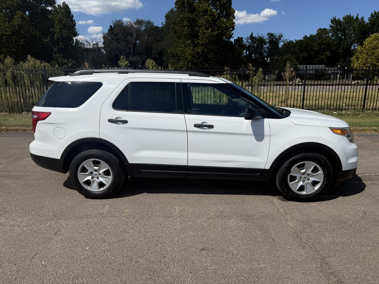Ford Explorer Base FWD 2014