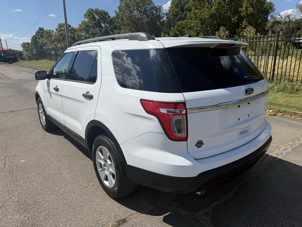 Ford Explorer Base FWD 2014