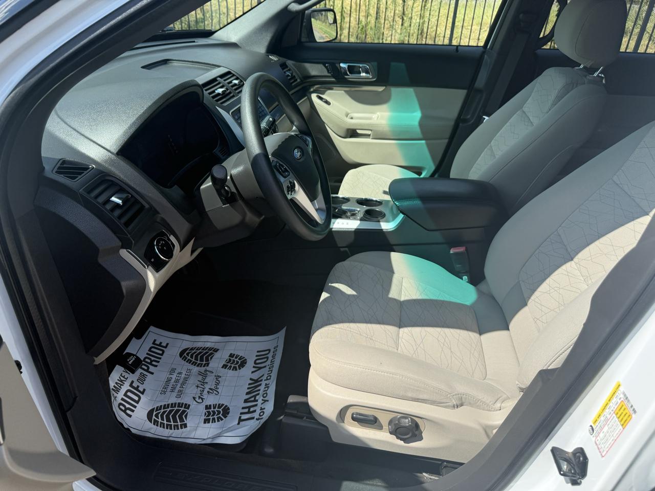 Ford Explorer Base FWD 2014