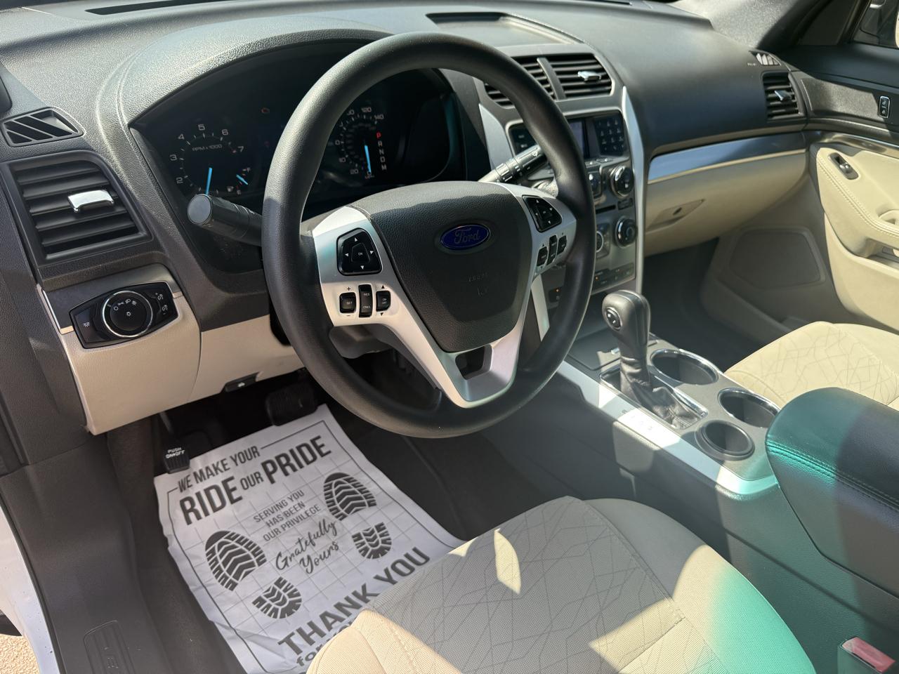 Ford Explorer Base FWD 2014