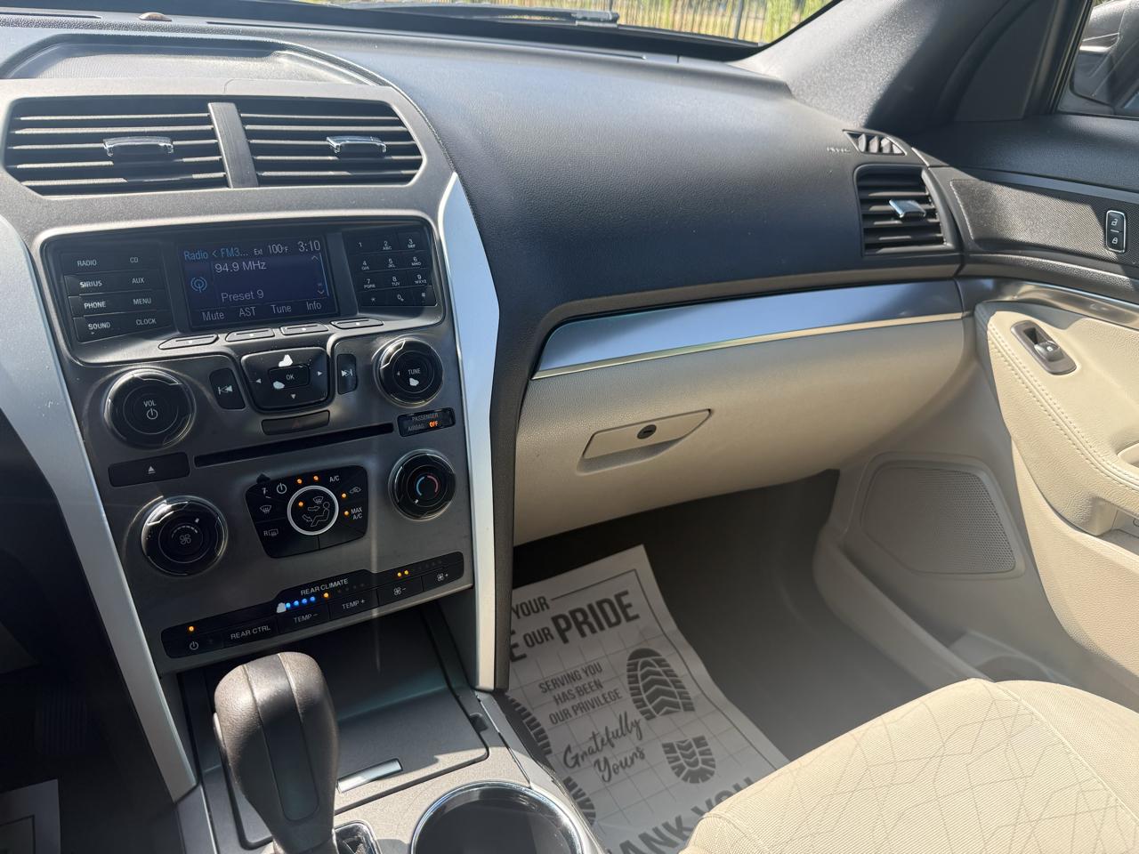 Ford Explorer Base FWD 2014