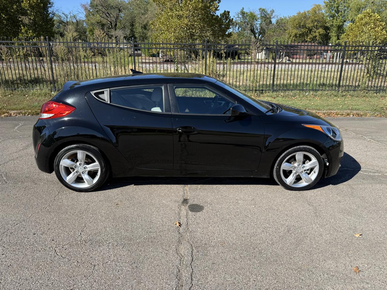 Hyundai Veloster Base 2013