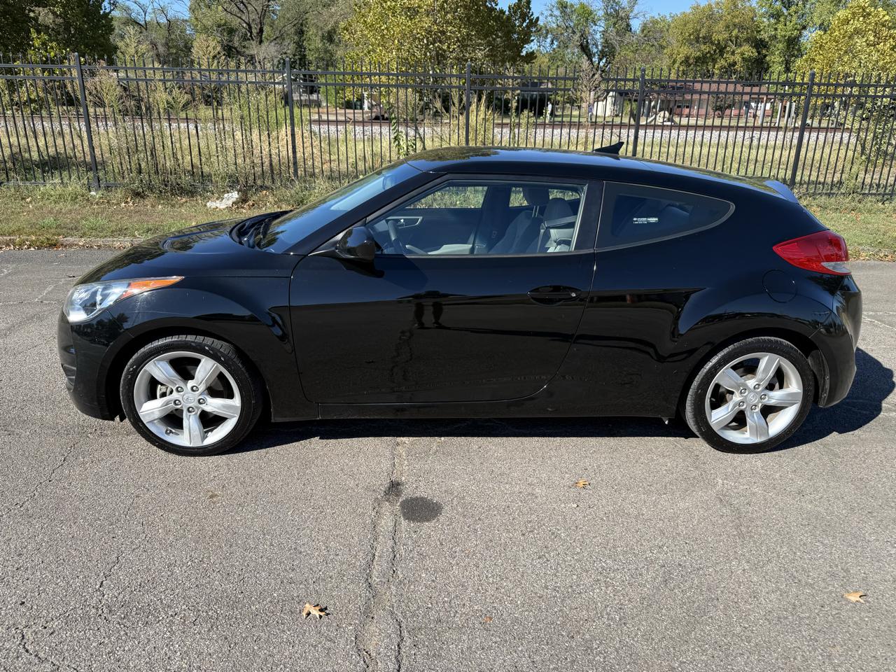 Hyundai Veloster Base 2013