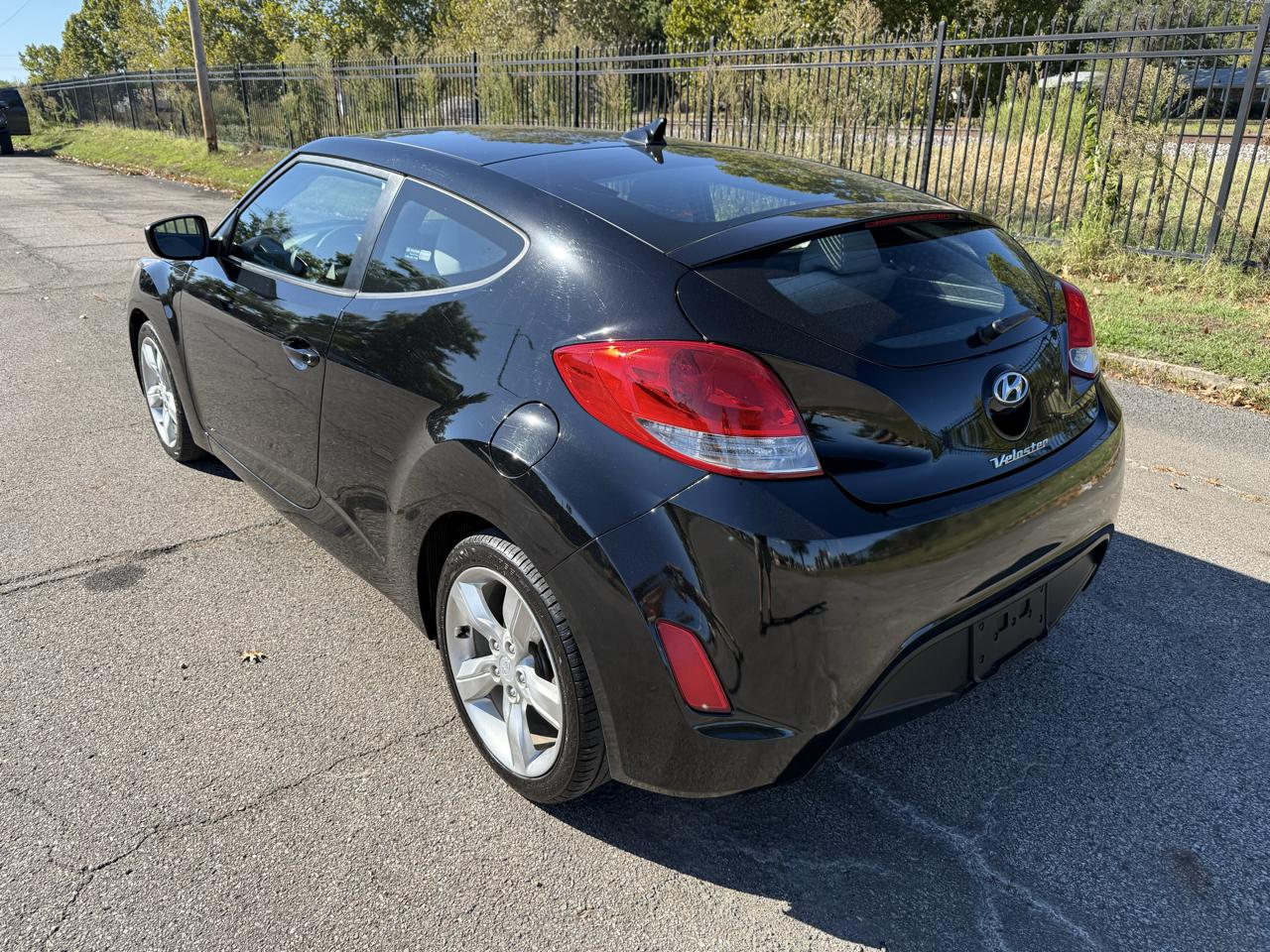 Hyundai Veloster Base 2013