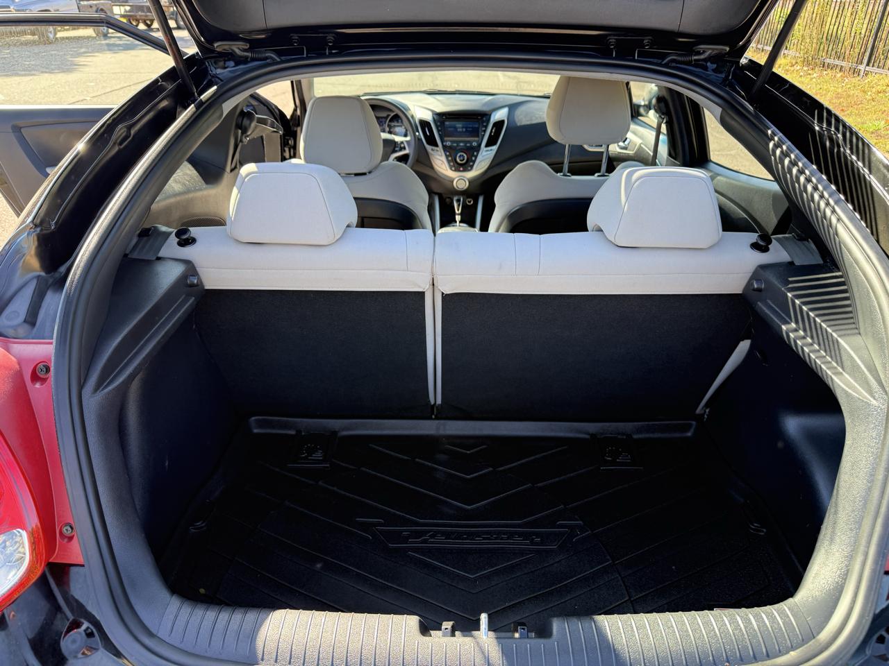 Hyundai Veloster Base 2013