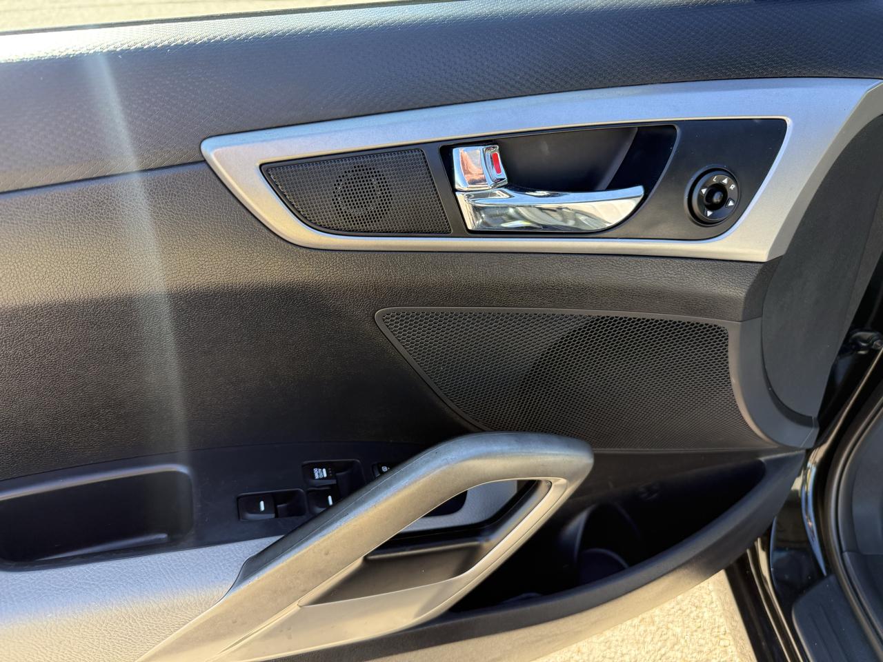 Hyundai Veloster Base 2013