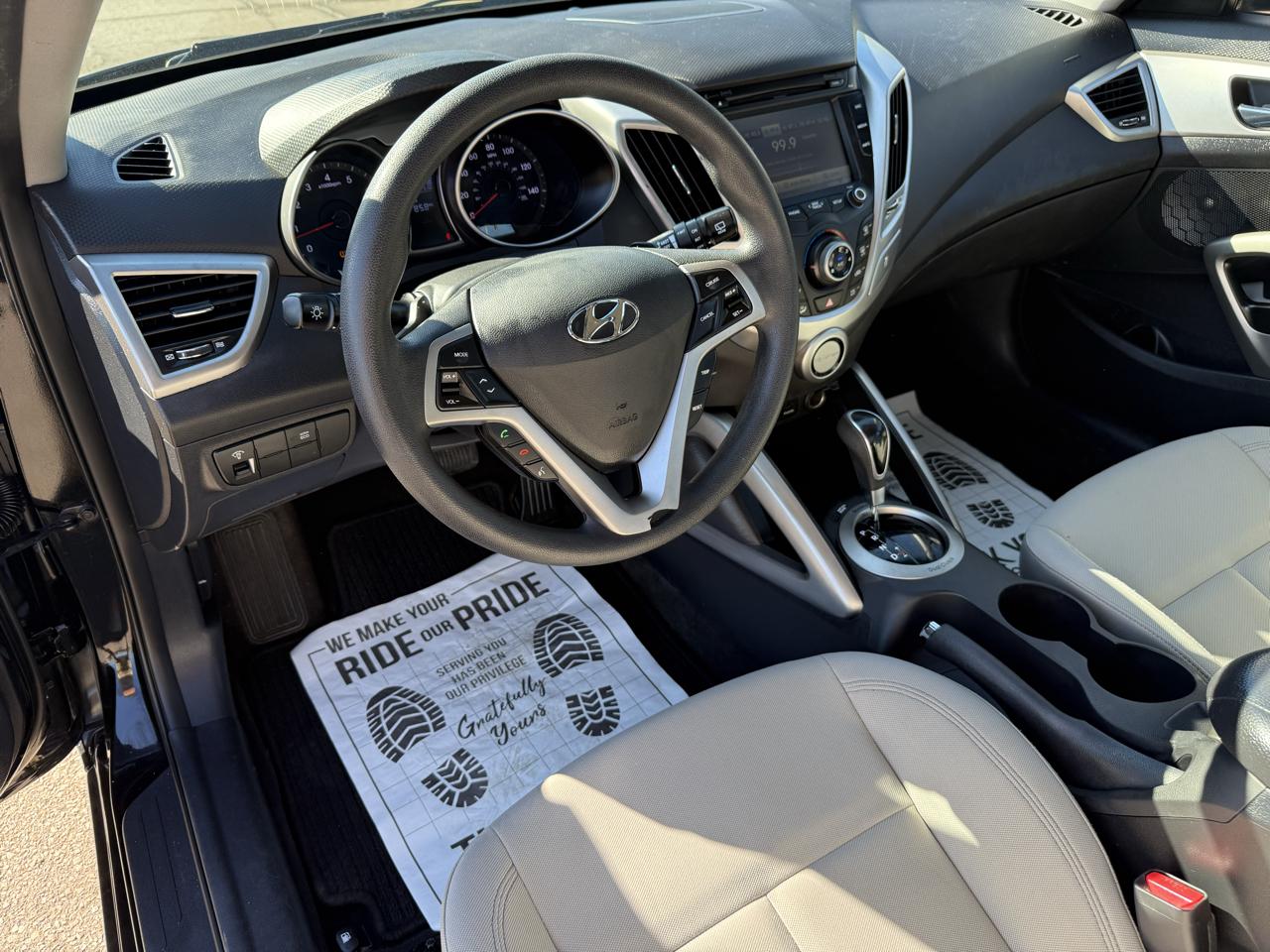Hyundai Veloster Base 2013