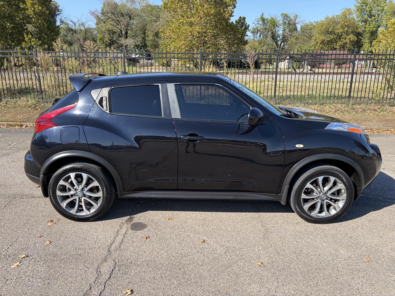Nissan Juke S FWD 2011