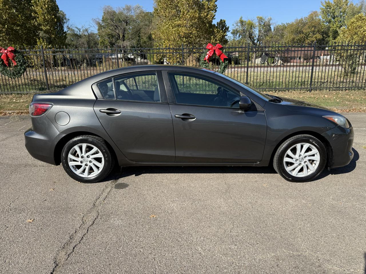 Mazda MAZDA3 i Touring 4-door 2012