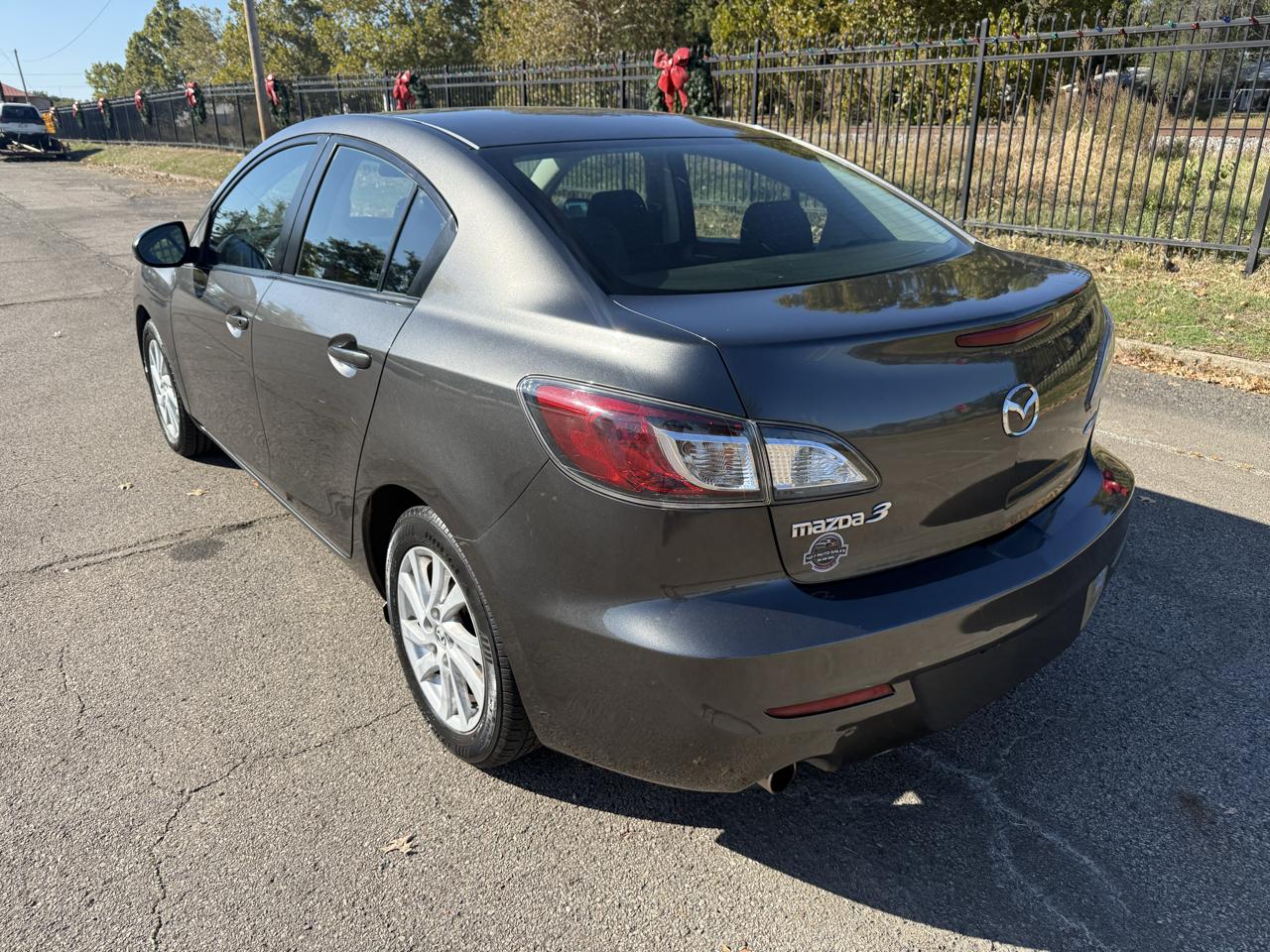 Mazda MAZDA3 i Touring 4-door 2012