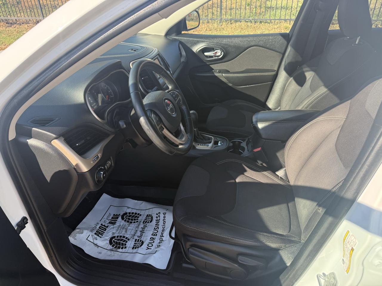Jeep Cherokee Latitude FWD 2015