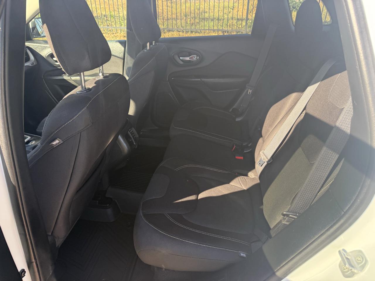 Jeep Cherokee Latitude FWD 2015