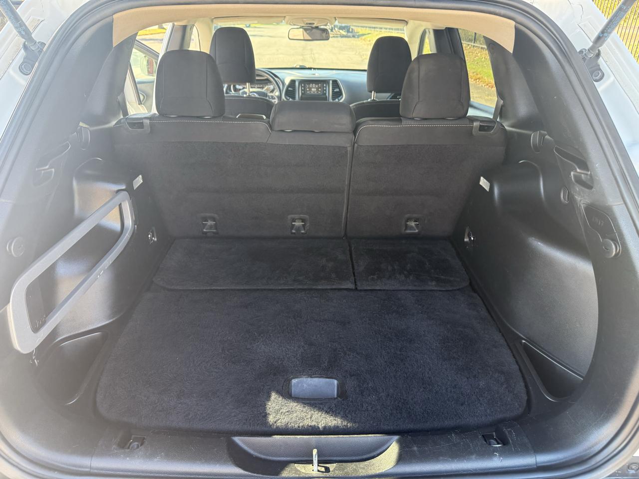 Jeep Cherokee Latitude FWD 2015