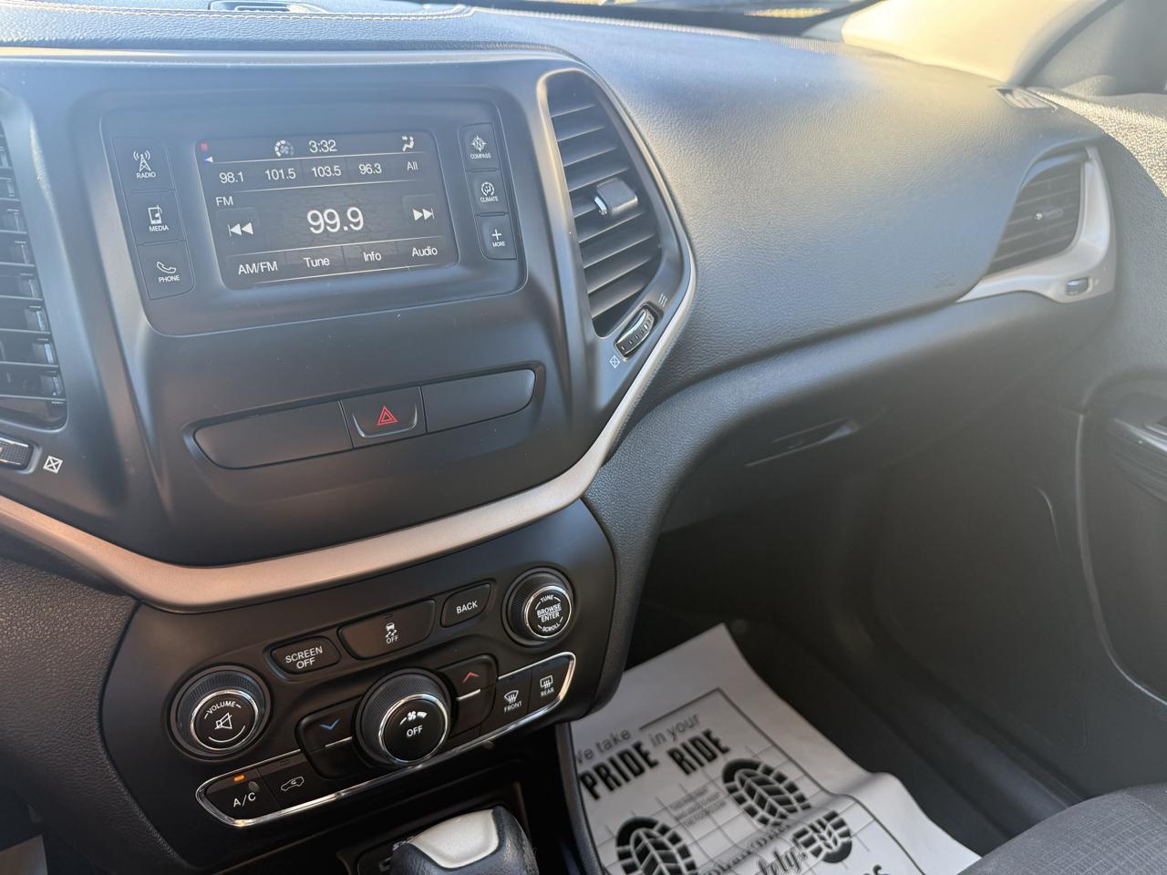 Jeep Cherokee Latitude FWD 2015