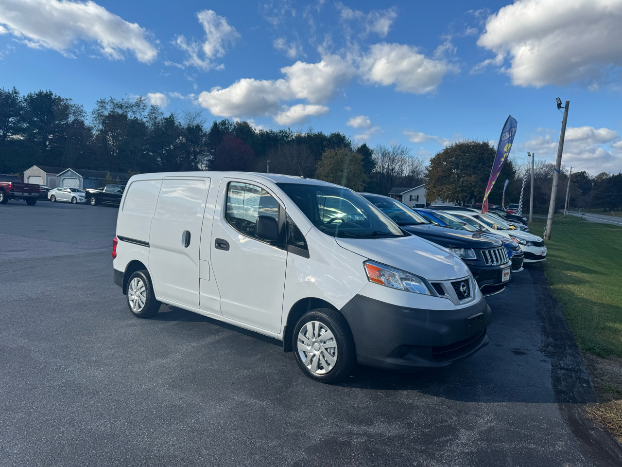 2019 Nissan NV200 S photo 3