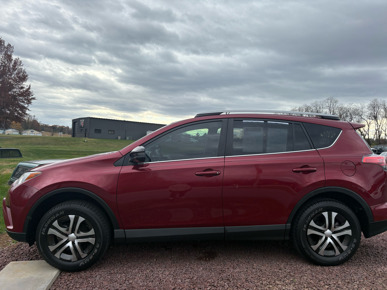 2018 Toyota RAV4 LE photo 4