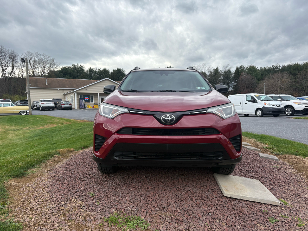 2018 Toyota RAV4 LE photo 3
