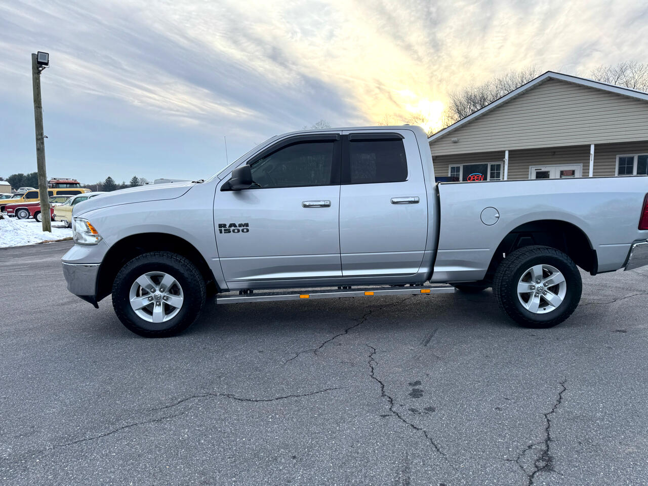 RAM 1500 SLT 4x4 Quad Cab 6'4" Box 2017