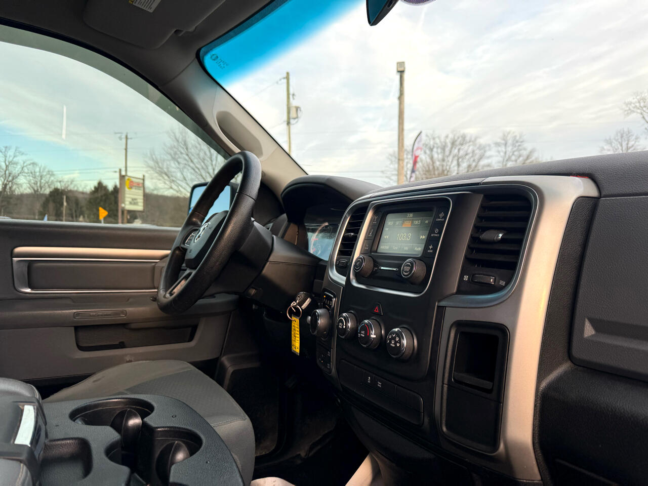 RAM 1500 SLT 4x4 Quad Cab 6'4" Box 2017