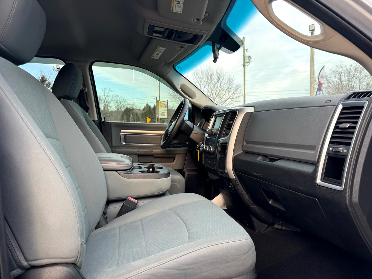 RAM 1500 SLT 4x4 Quad Cab 6'4" Box 2017