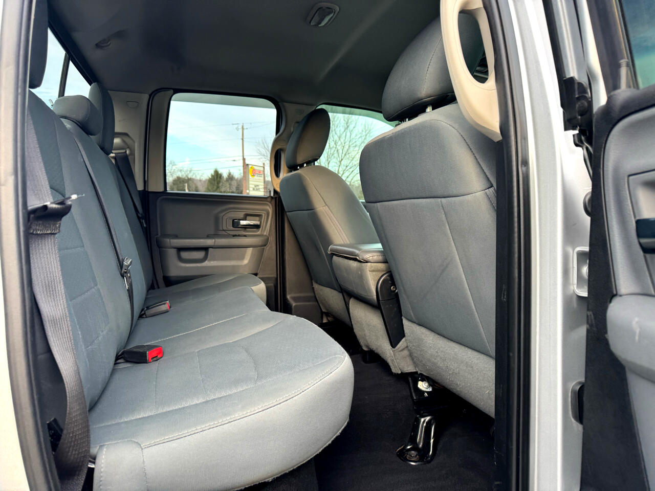 RAM 1500 SLT 4x4 Quad Cab 6'4" Box 2017