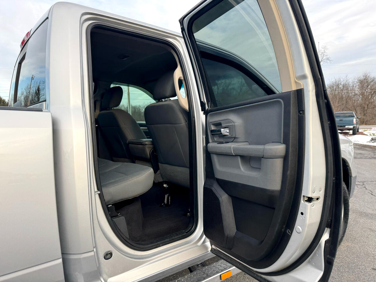 RAM 1500 SLT 4x4 Quad Cab 6'4" Box 2017