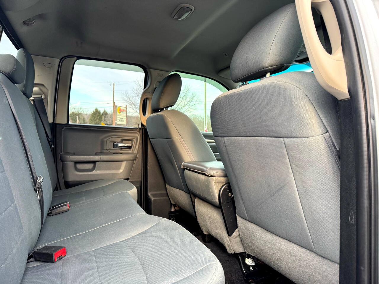 RAM 1500 SLT 4x4 Quad Cab 6'4" Box 2017