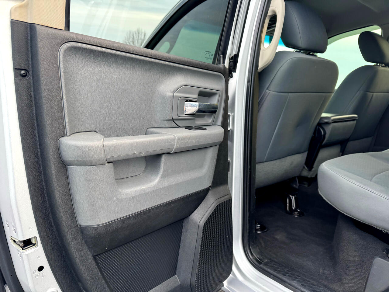 RAM 1500 SLT 4x4 Quad Cab 6'4" Box 2017