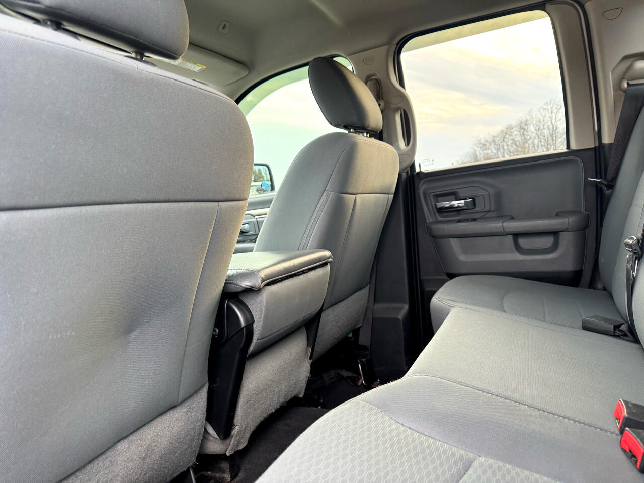 RAM 1500 SLT 4x4 Quad Cab 6'4" Box 2017