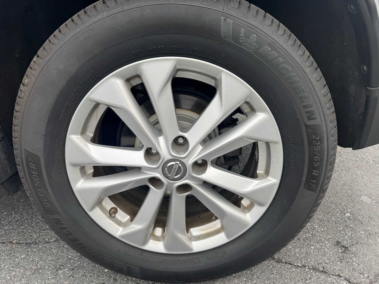 Nissan Rogue FWD 4dr SV 2015