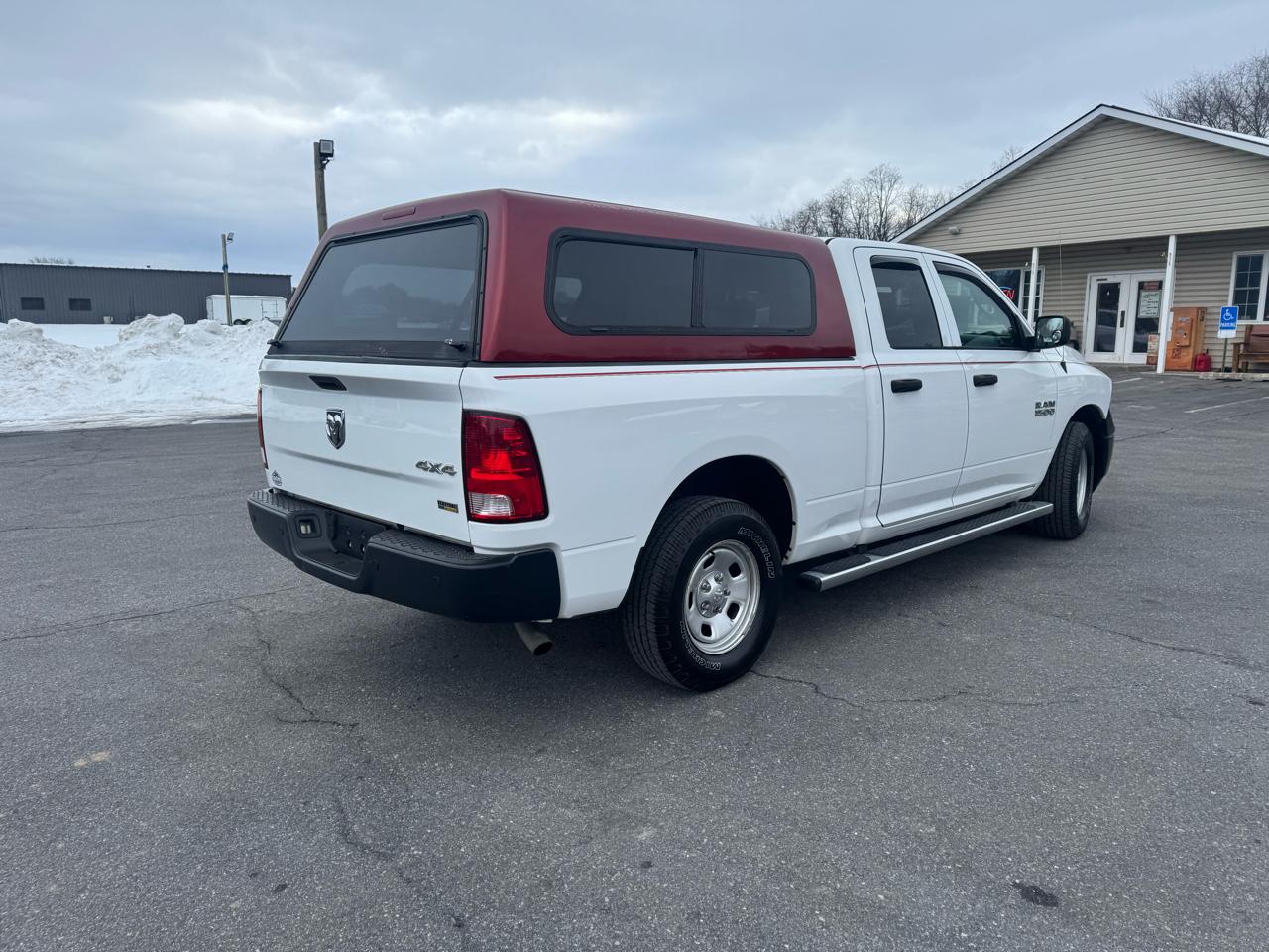 RAM 1500 4WD Quad Cab 140.5" Tradesman 2016