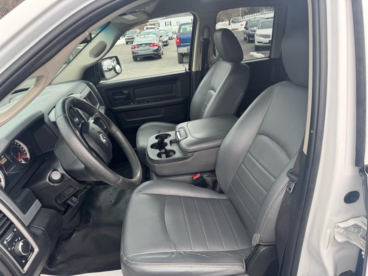 RAM 1500 4WD Quad Cab 140.5" Tradesman 2016