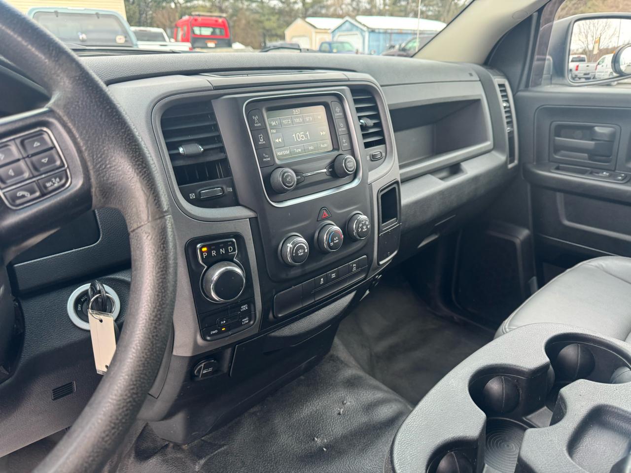 RAM 1500 4WD Quad Cab 140.5" Tradesman 2016