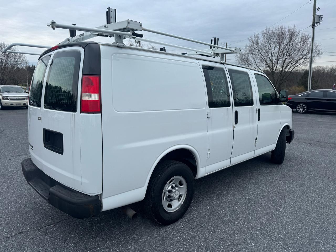 Chevrolet Express Cargo Van RWD 2500 135" 2015