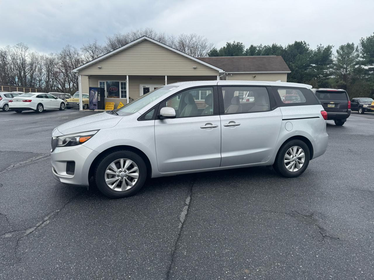 Kia Sedona L FWD 2017