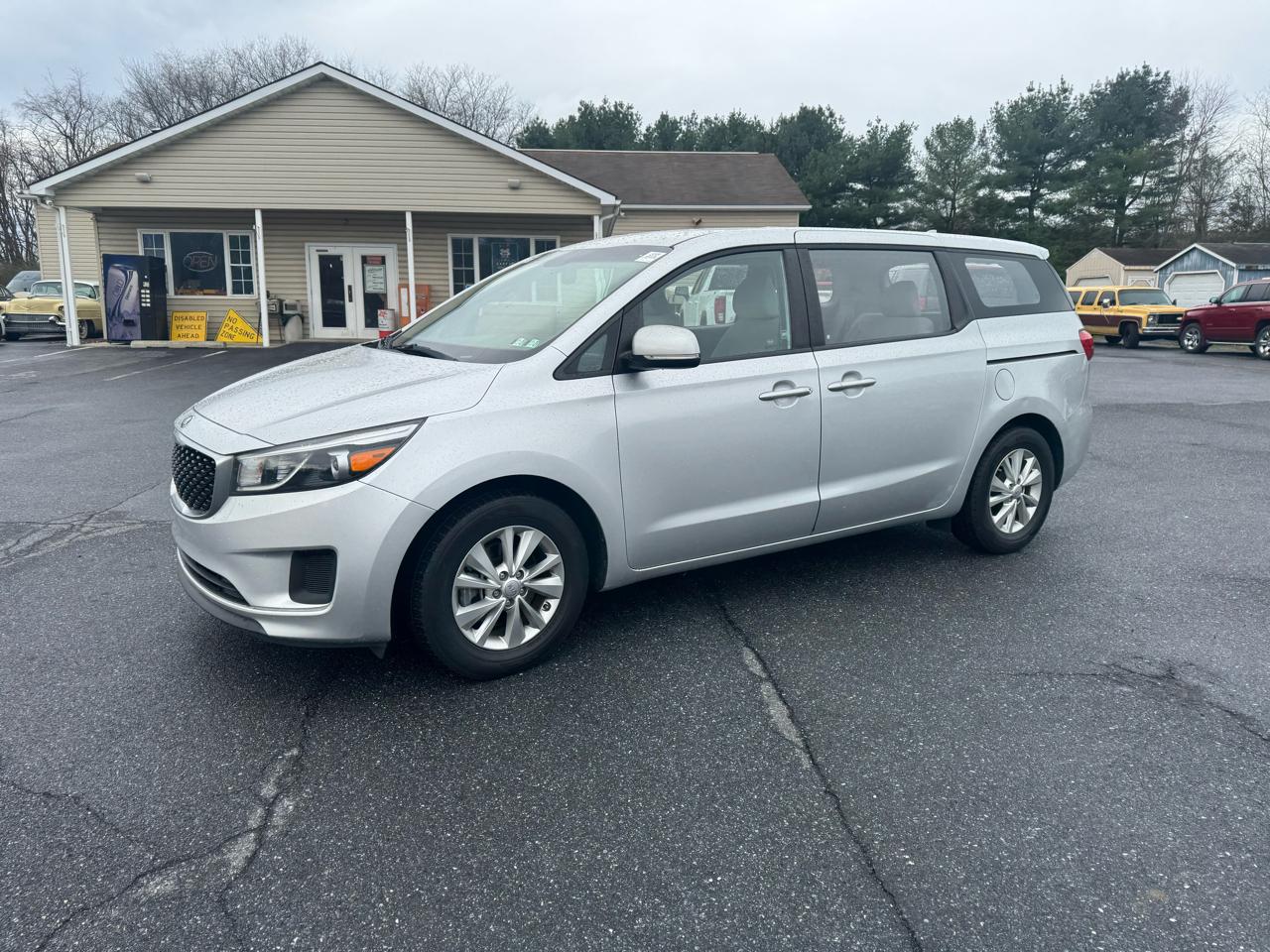 Kia Sedona L FWD 2017