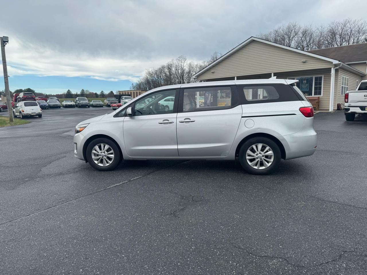 Kia Sedona L FWD 2017