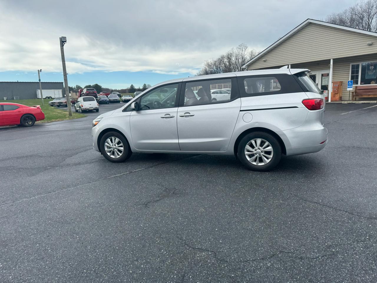 Kia Sedona L FWD 2017