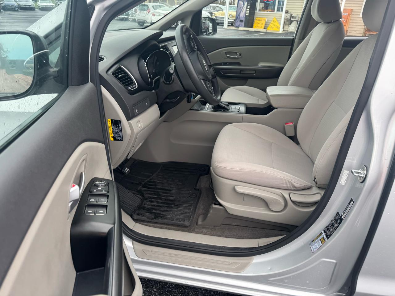 Kia Sedona L FWD 2017