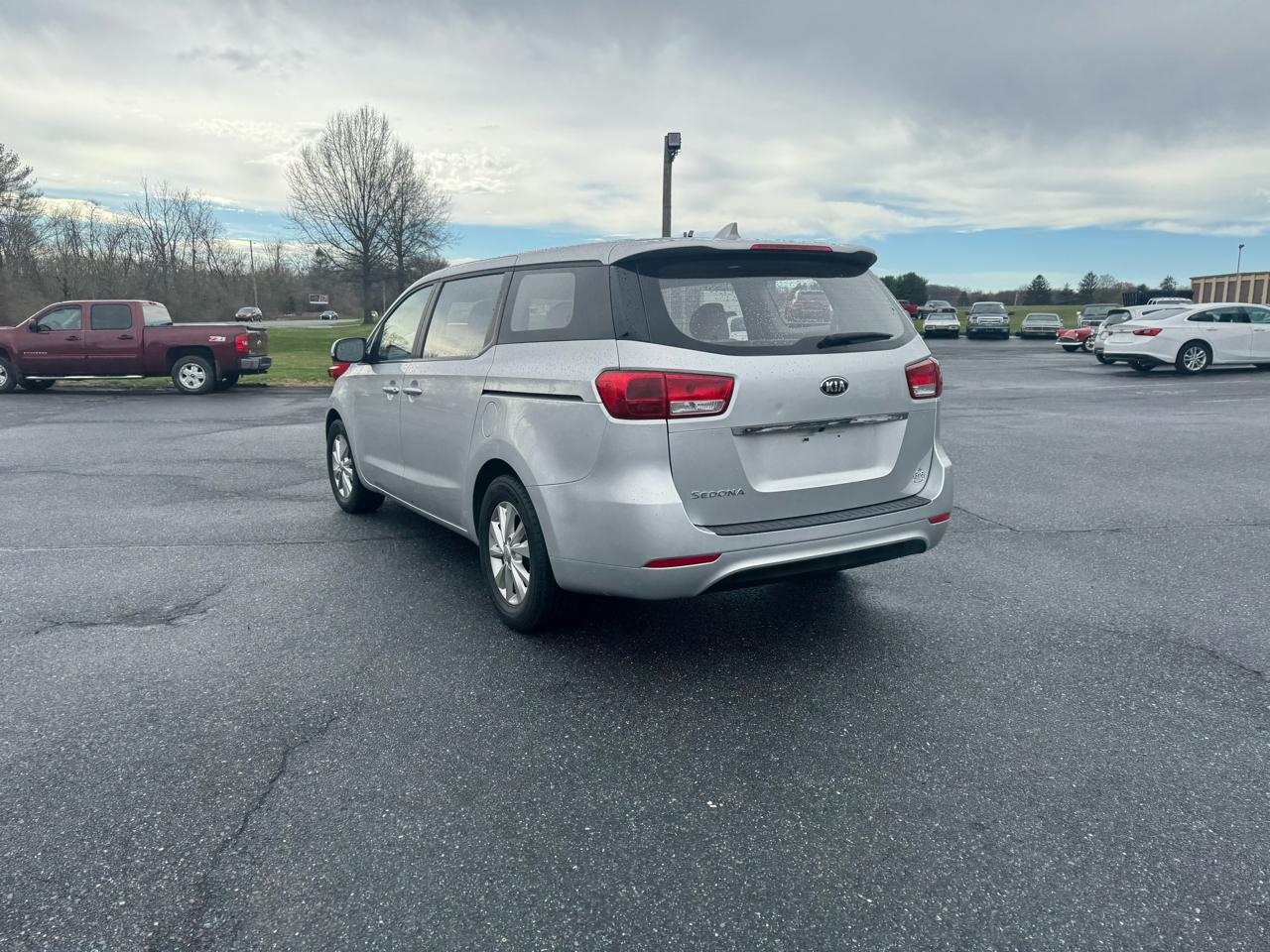 Kia Sedona L FWD 2017