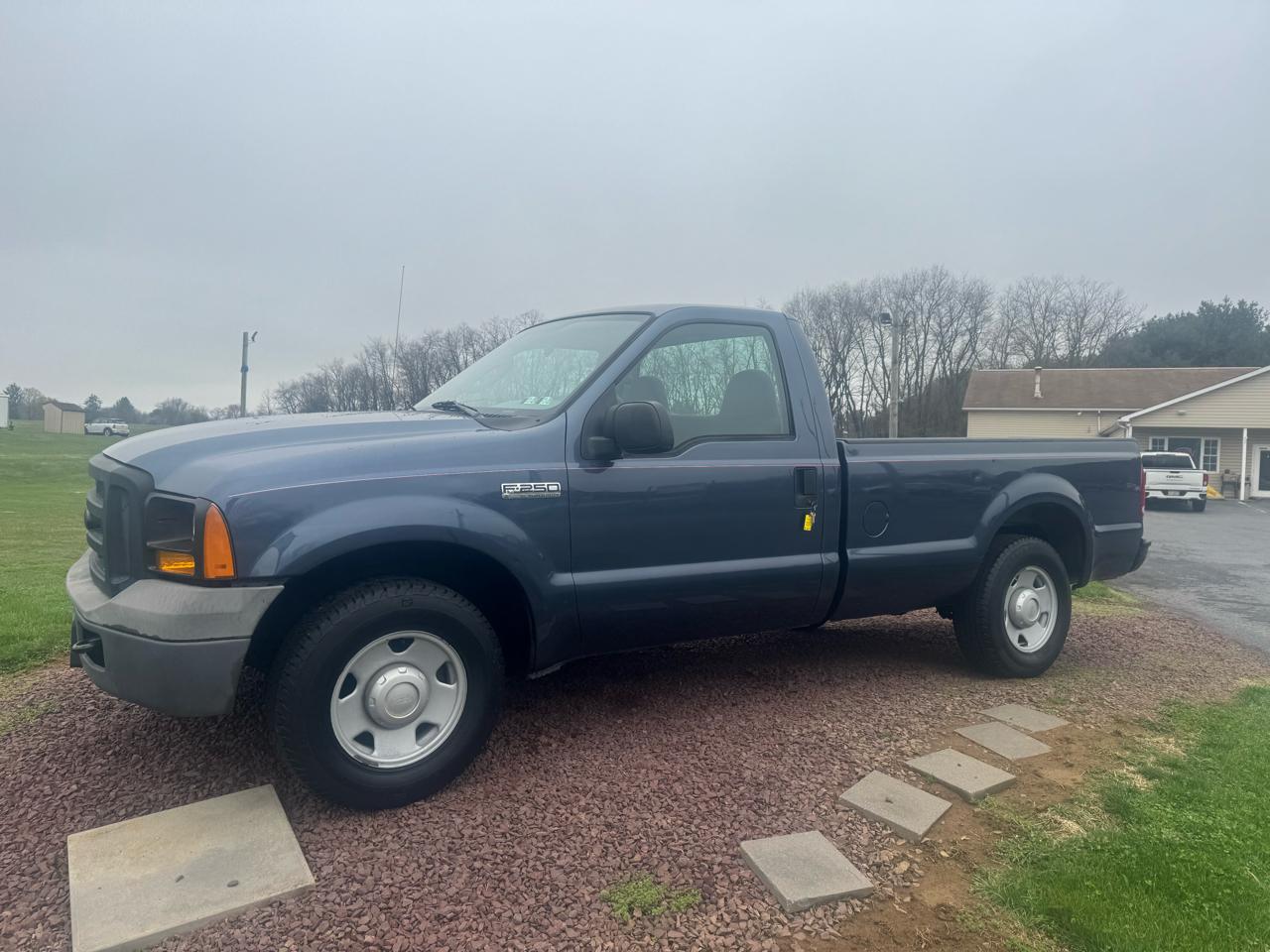 Ford Super Duty F-250 Reg Cab 137" XLT 2006