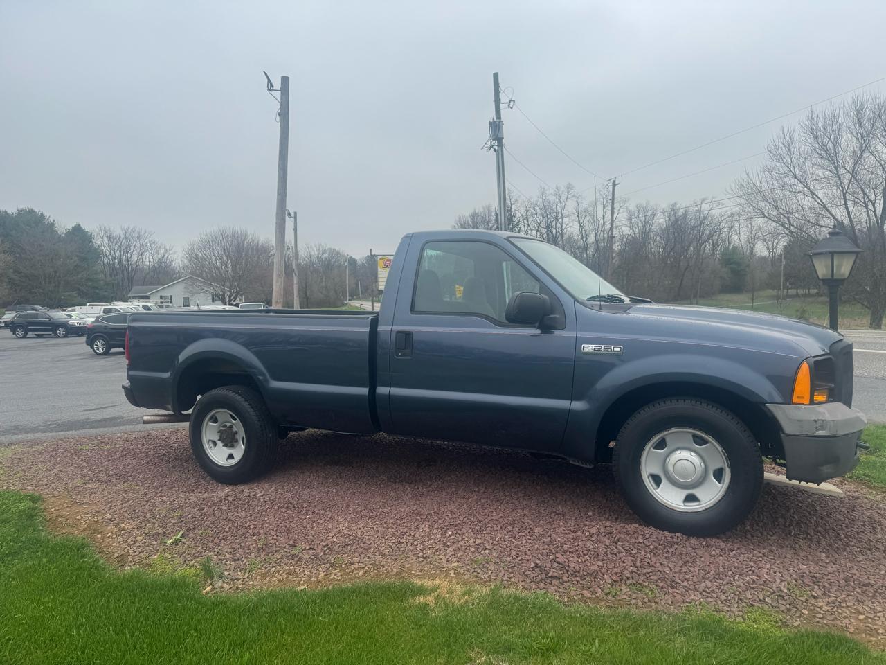 Ford Super Duty F-250 Reg Cab 137" XLT 2006