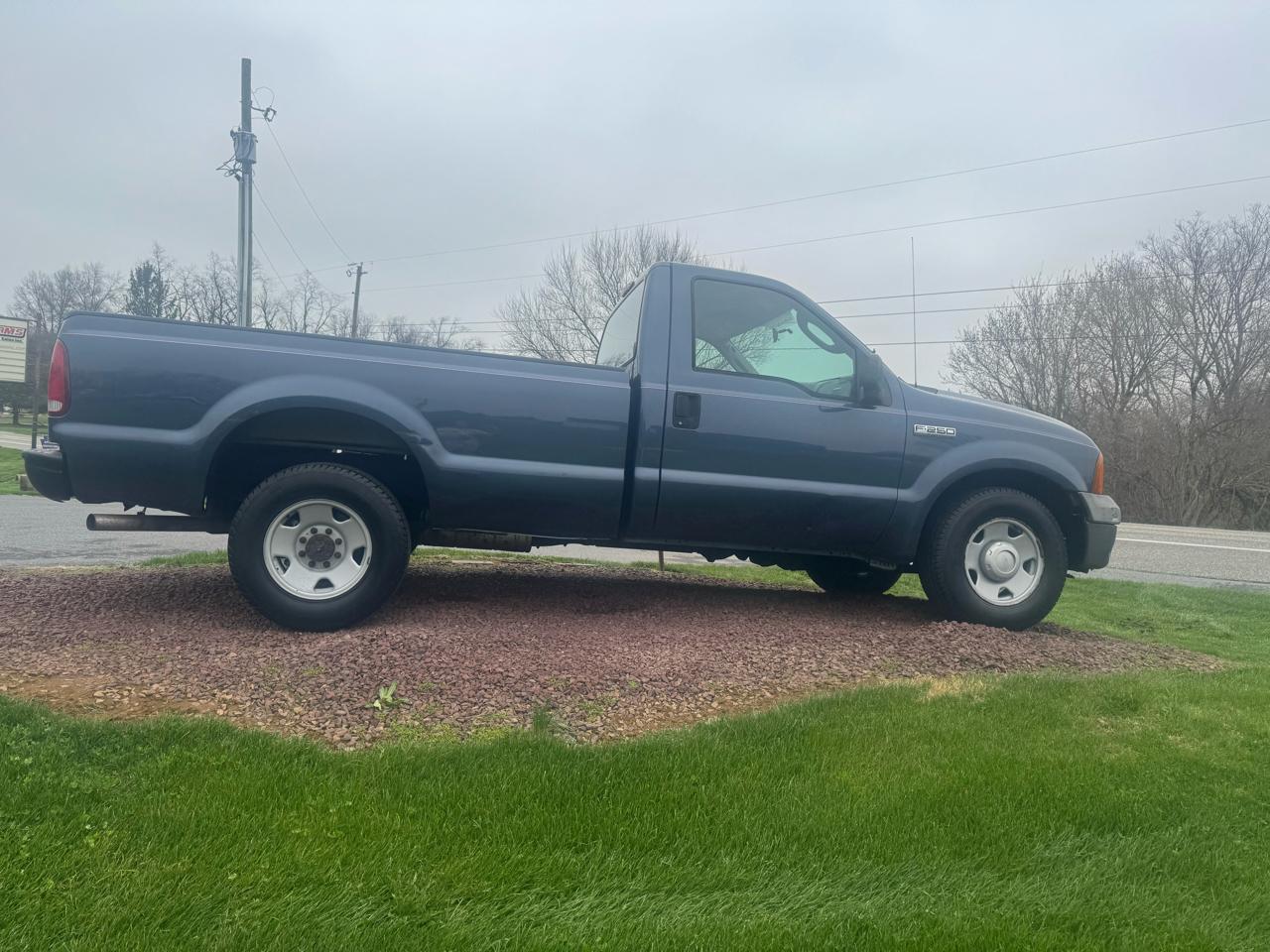 Ford Super Duty F-250 Reg Cab 137" XLT 2006